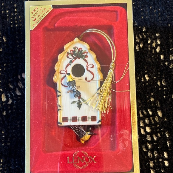 Vintage Lenox Winter Greetings 2002 Birdhouse Ornament NWT - Picture 5 of 6